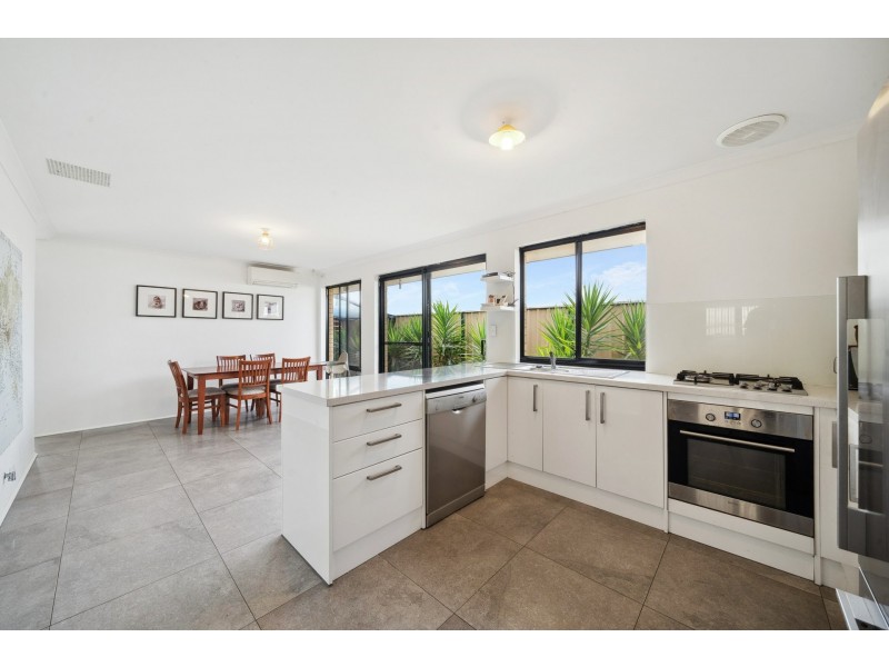 21 Pepperell Crescent, Leda WA 6170