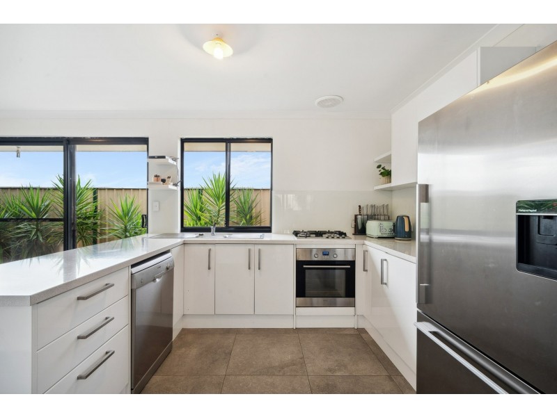 21 Pepperell Crescent, Leda WA 6170