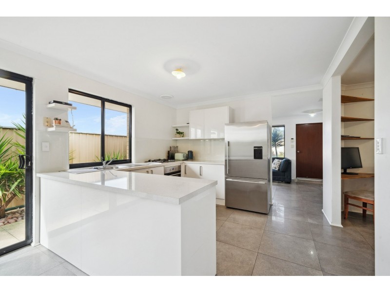 21 Pepperell Crescent, Leda WA 6170