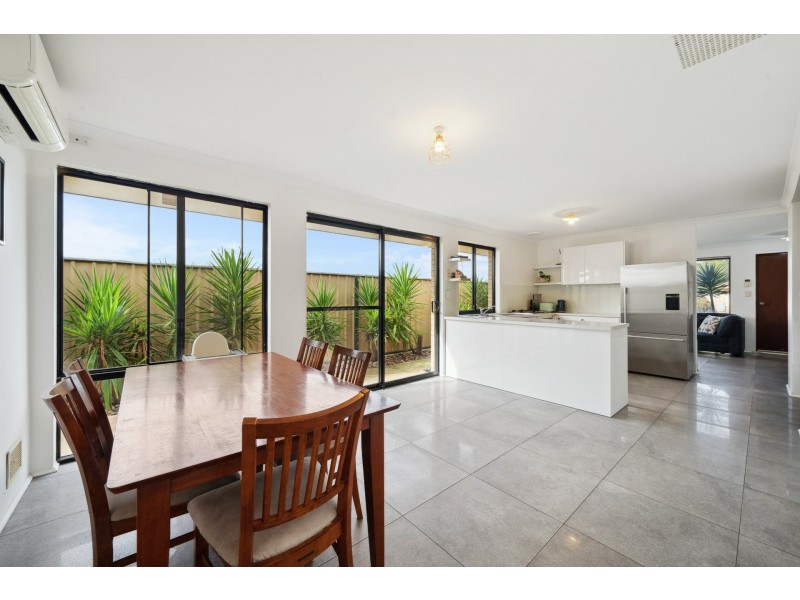 21 Pepperell Crescent, Leda WA 6170
