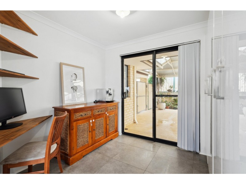 21 Pepperell Crescent, Leda WA 6170