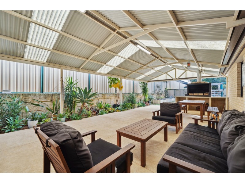 21 Pepperell Crescent, Leda WA 6170
