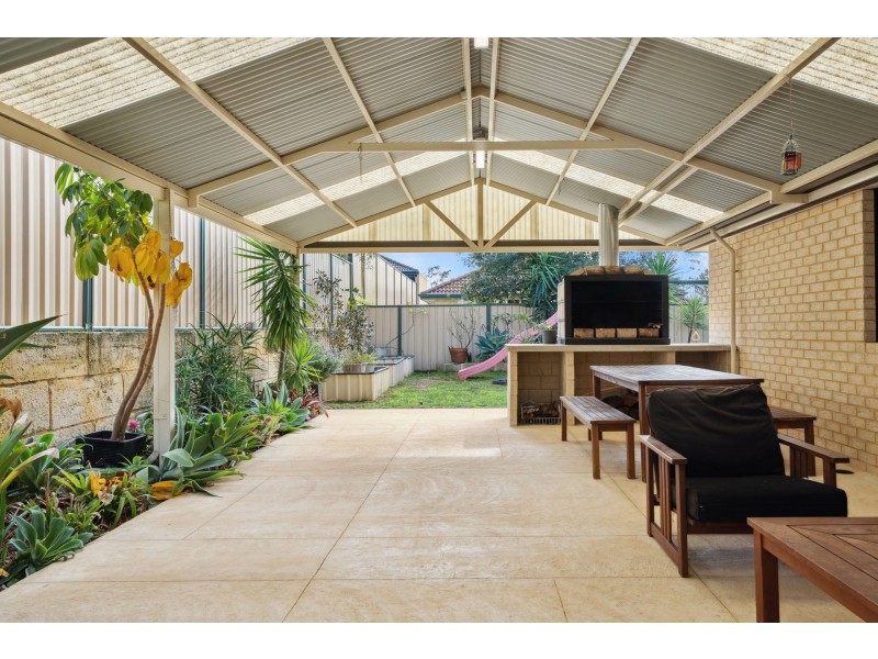 21 Pepperell Crescent, Leda WA 6170