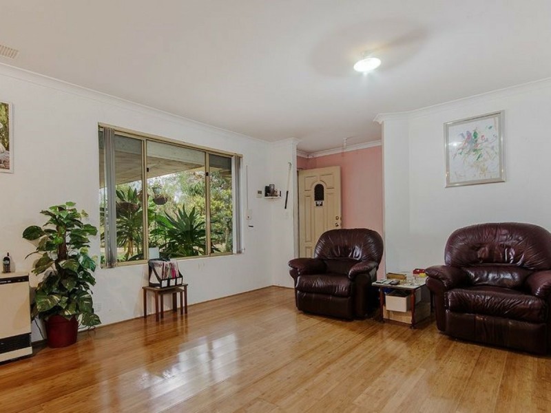 1 Stipling Gardens, Leda WA 6170