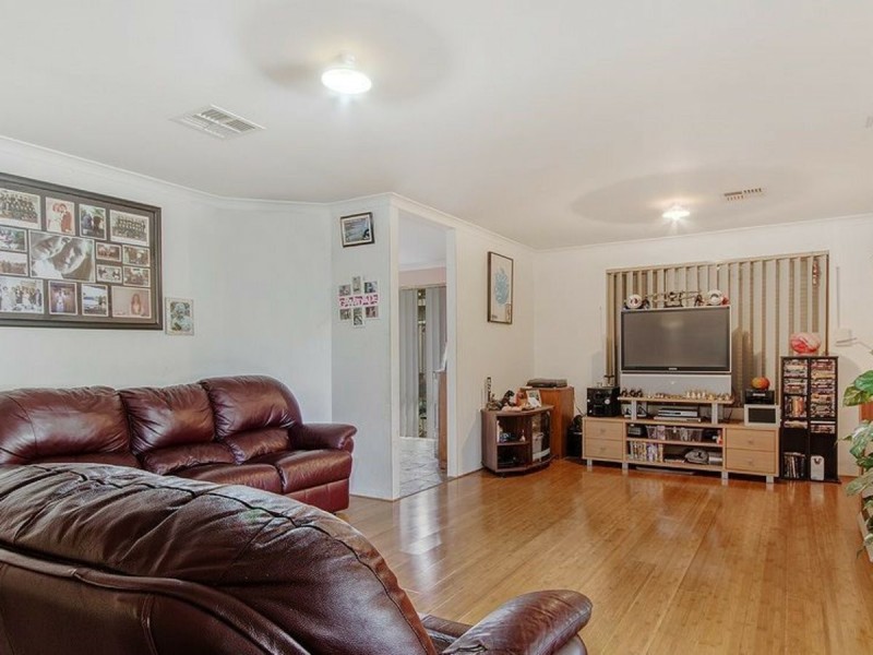 1 Stipling Gardens, Leda WA 6170