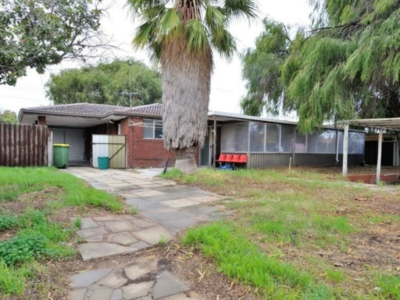 13 Cambridge Crescent, Cooloongup WA 6168