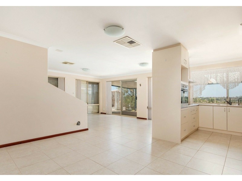 14 Hargrave Place, Parmelia WA 6167