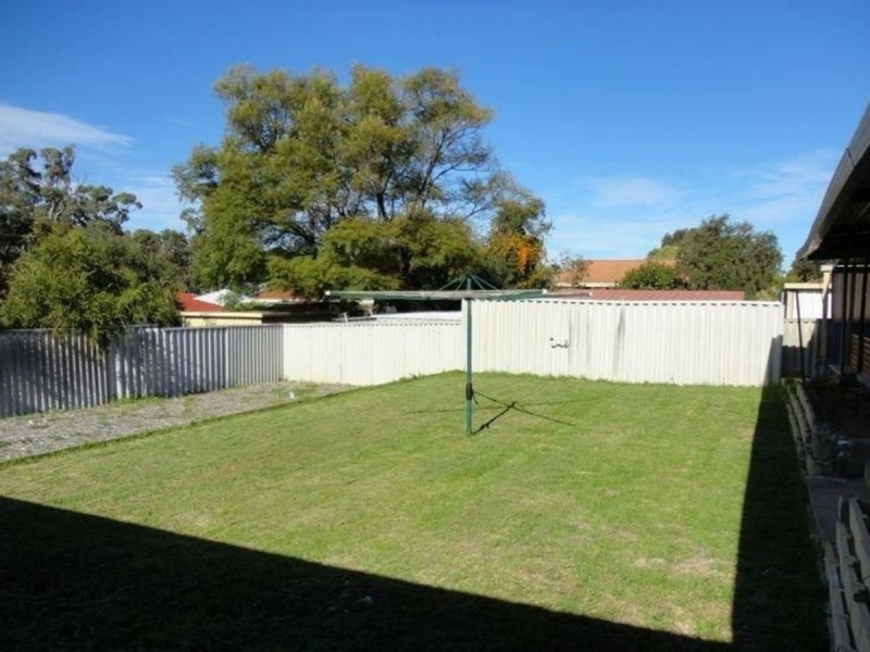 11 Cimbor Way, Parmelia WA 6167