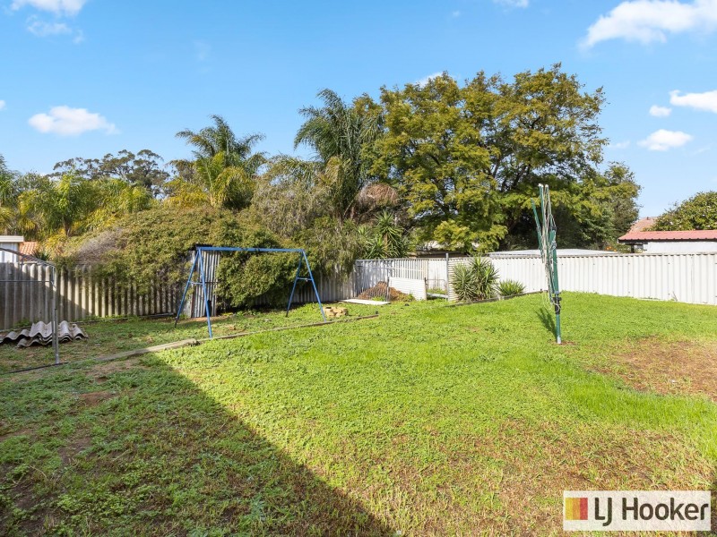 11 Cimbor Way, Parmelia WA 6167