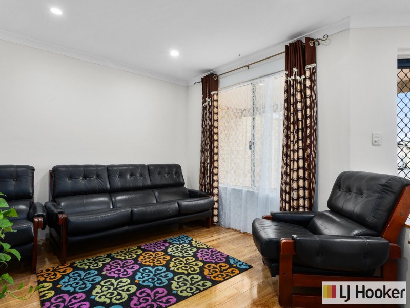 10 Freeduff Drive, Wattle Grove WA 6107