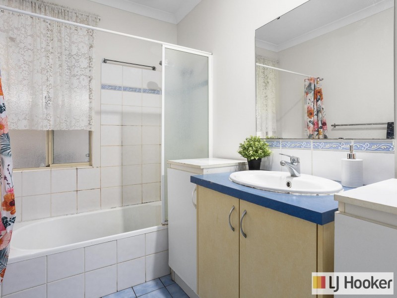 10 Freeduff Drive, Wattle Grove WA 6107