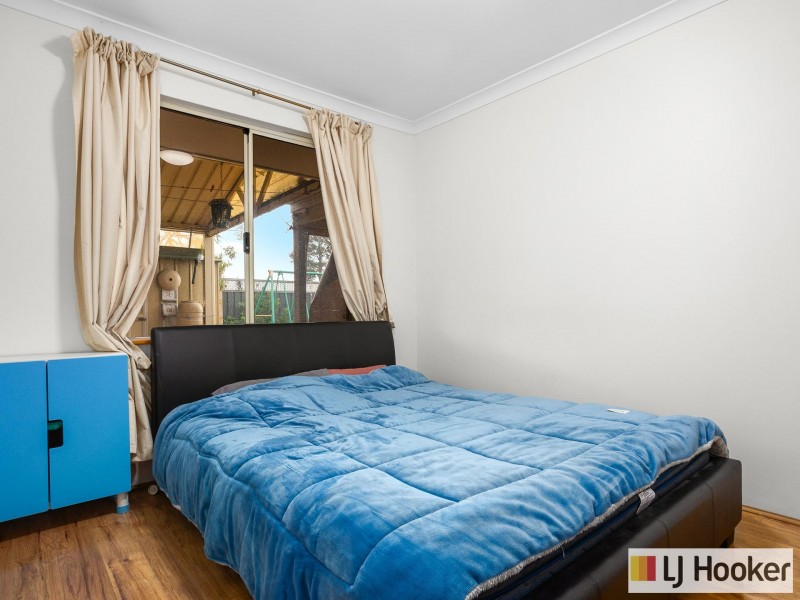 10 Freeduff Drive, Wattle Grove WA 6107