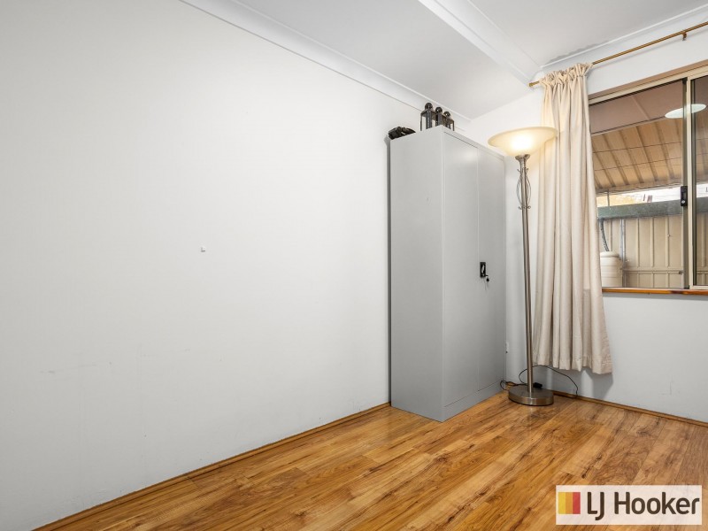 10 Freeduff Drive, Wattle Grove WA 6107