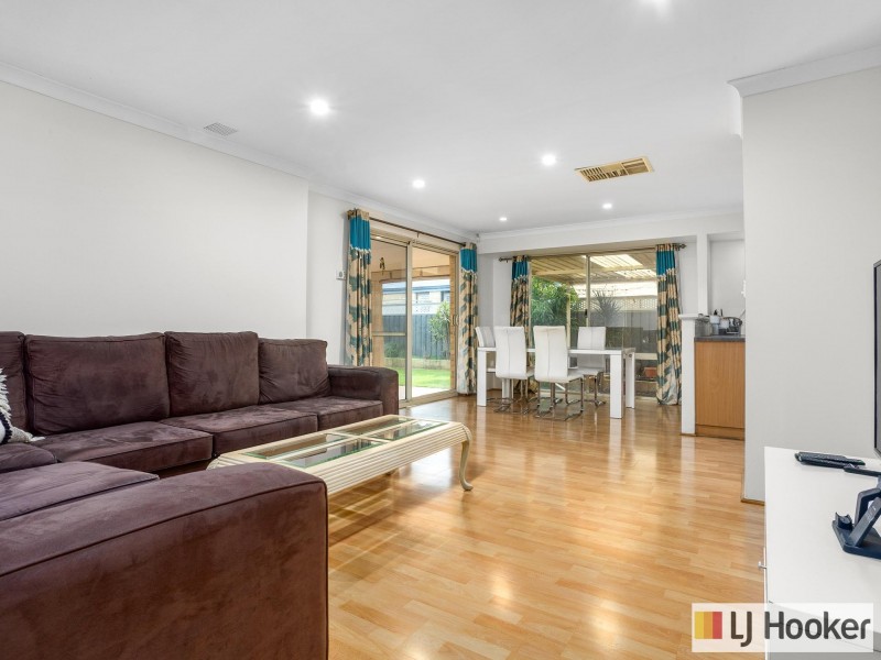 10 Freeduff Drive, Wattle Grove WA 6107