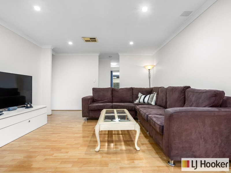 10 Freeduff Drive, Wattle Grove WA 6107