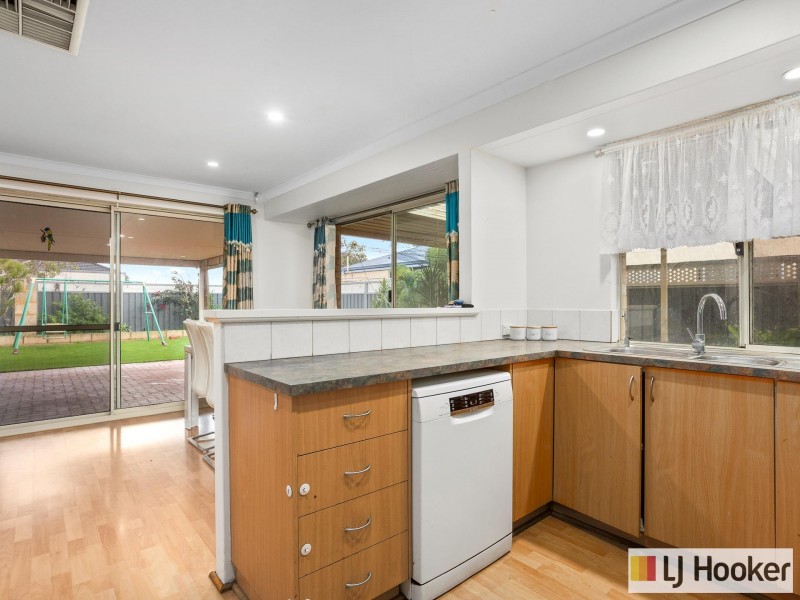 10 Freeduff Drive, Wattle Grove WA 6107