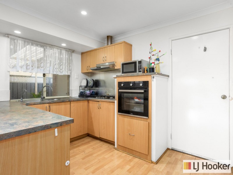 10 Freeduff Drive, Wattle Grove WA 6107