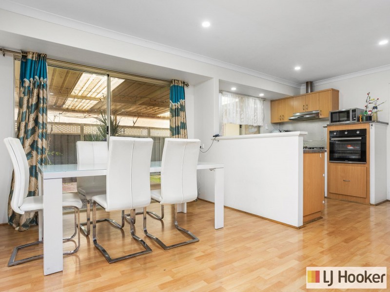 10 Freeduff Drive, Wattle Grove WA 6107