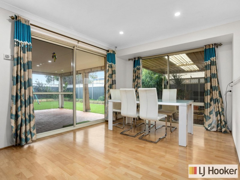 10 Freeduff Drive, Wattle Grove WA 6107
