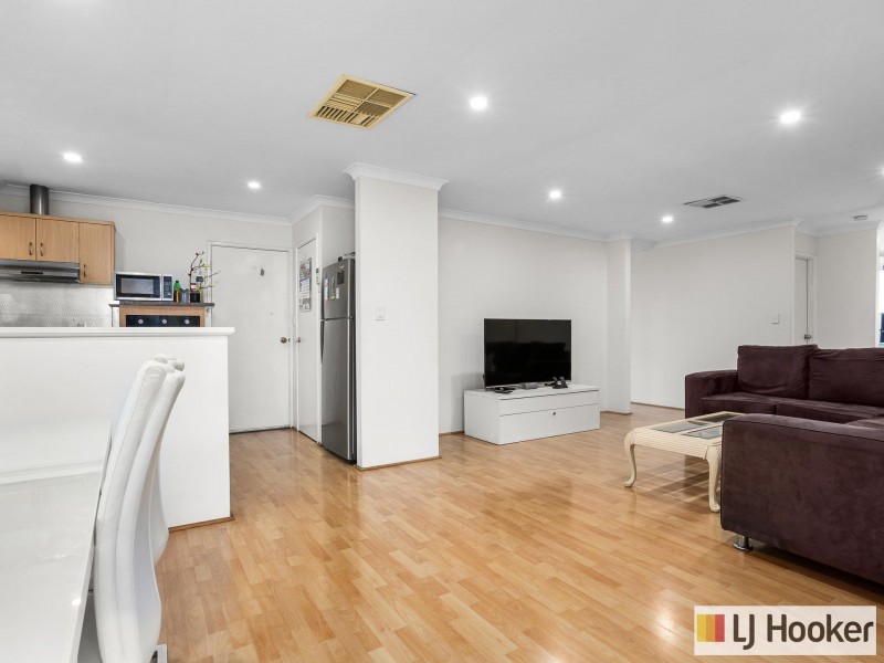 10 Freeduff Drive, Wattle Grove WA 6107
