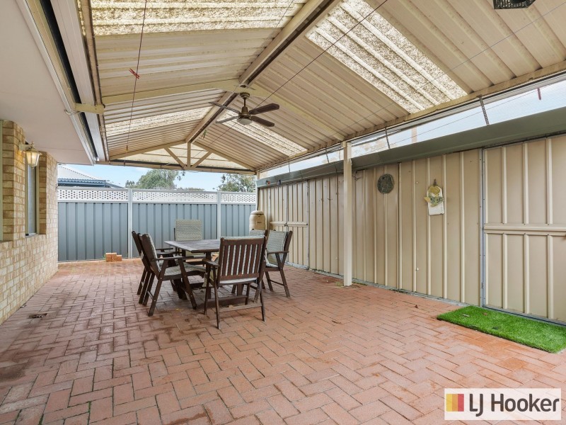10 Freeduff Drive, Wattle Grove WA 6107