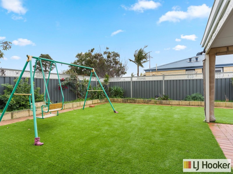 10 Freeduff Drive, Wattle Grove WA 6107
