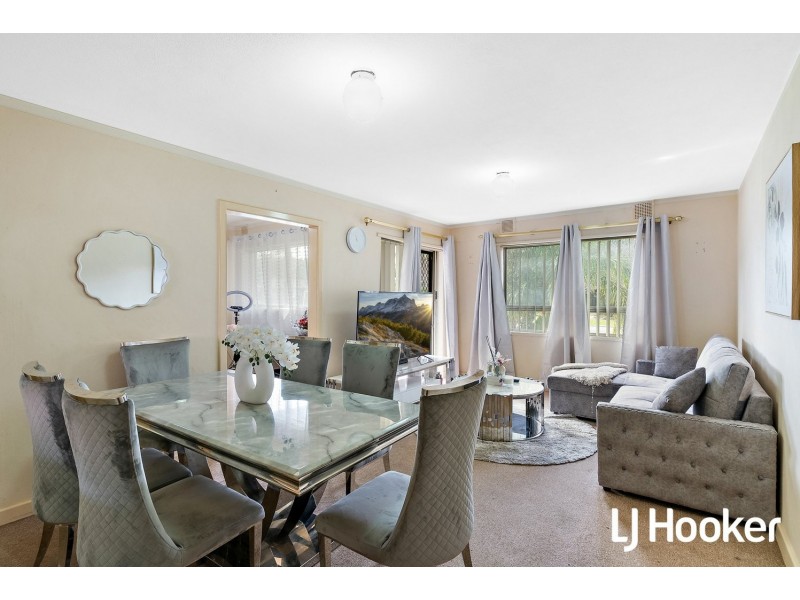 16/4 Canham way, Orelia WA 6167