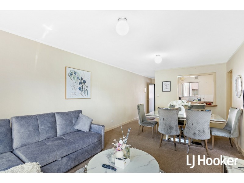 16/4 Canham way, Orelia WA 6167