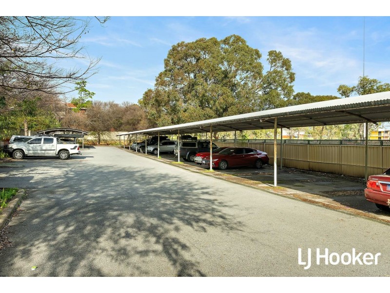 16/4 Canham way, Orelia WA 6167