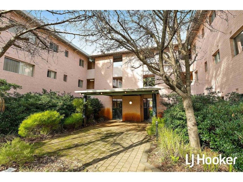 16/4 Canham way, Orelia WA 6167