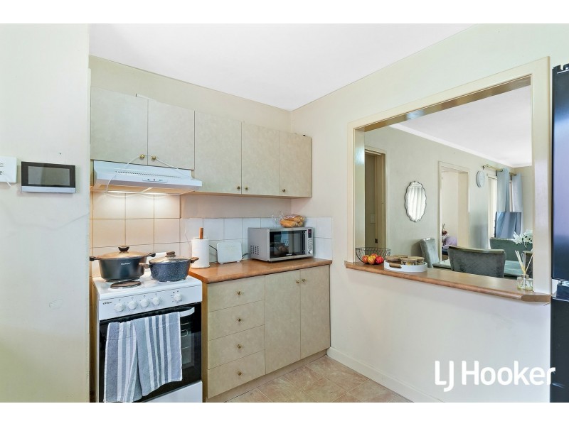 16/4 Canham way, Orelia WA 6167