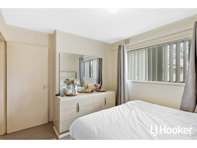 16/4 Canham way, Orelia WA 6167