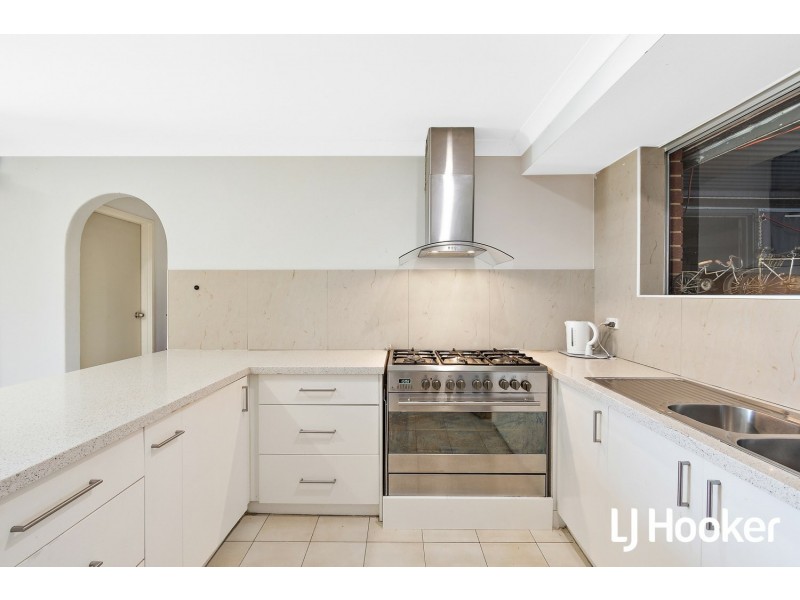 13 Cambridge Crescent, Cooloongup WA 6168