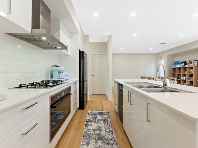 34 Monolith Way, Wellard WA 6170