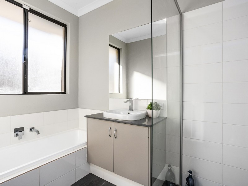 24 Monolith Way, Wellard WA 6170