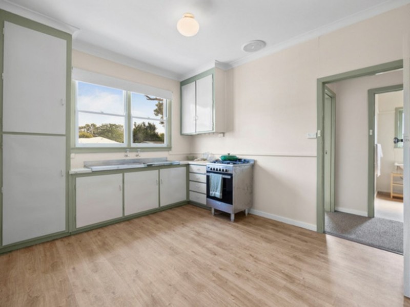 31 Hewison Road, Medina WA 6167