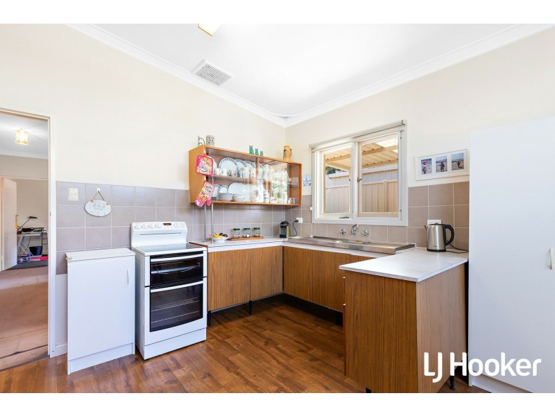 13 Wiggins Road, Orelia WA 6167