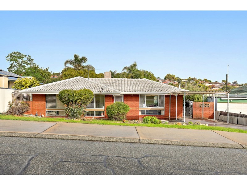18 Morrit Way, Parmelia WA 6167