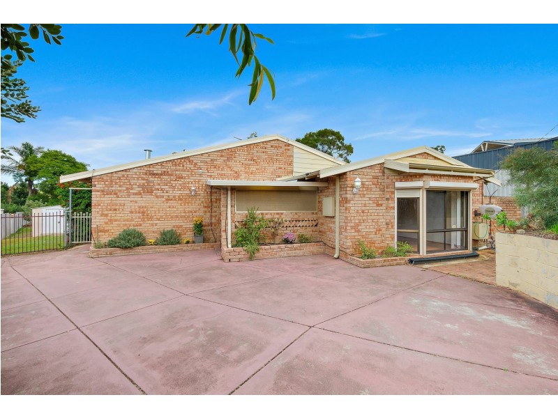 11 Moysey Court, Parmelia WA 6167