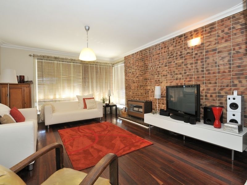 22 Clark Way, Orelia WA 6167