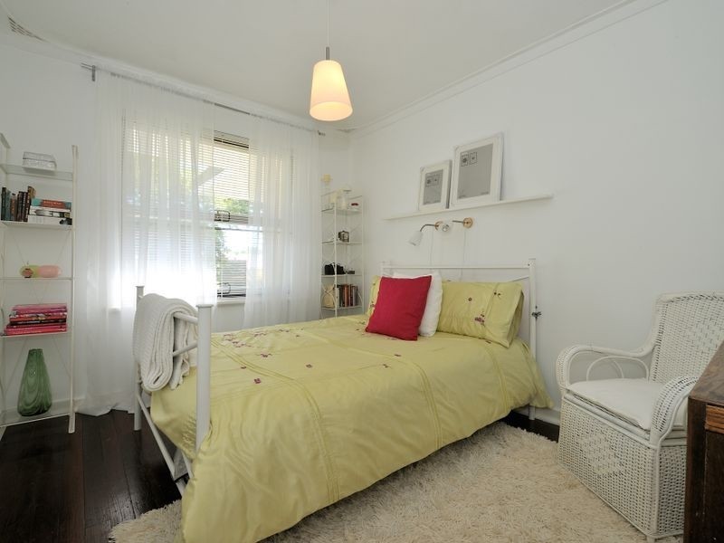 22 Clark Way, Orelia WA 6167