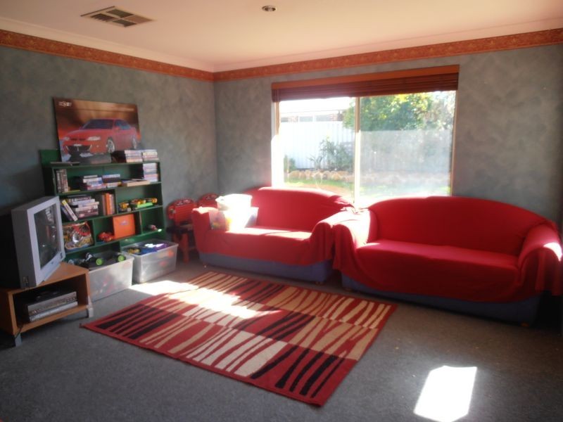 19 Roscrea Court, Orelia WA 6167