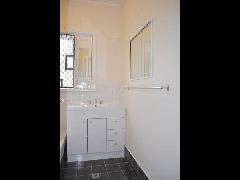 8 Heylmore Road, Medina WA 6167