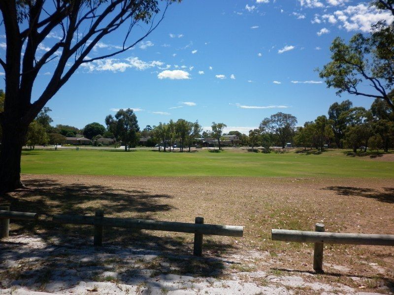 37 Rhodes Cres, Calista WA 6167