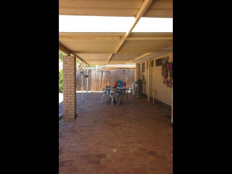 37 Rhodes Cres, Calista WA 6167