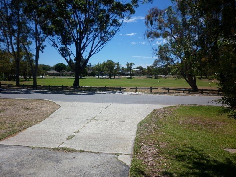 37 Rhodes Cres, Calista WA 6167