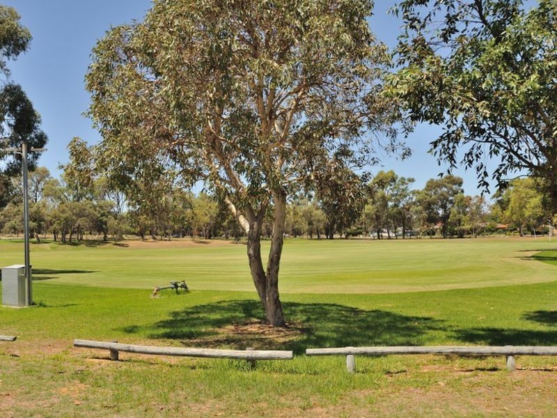 37 Rhodes Cres, Calista WA 6167