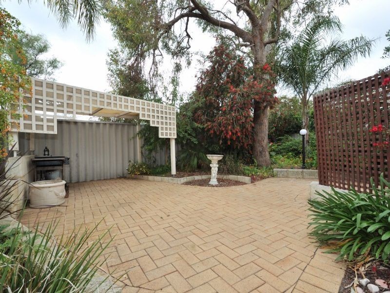 35 Dawson Way, Parmelia WA 6167
