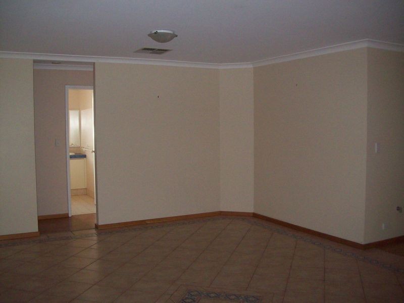 6 Cawdor Lane, Orelia WA 6167