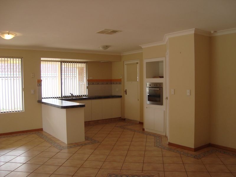 6 Cawdor Lane, Orelia WA 6167